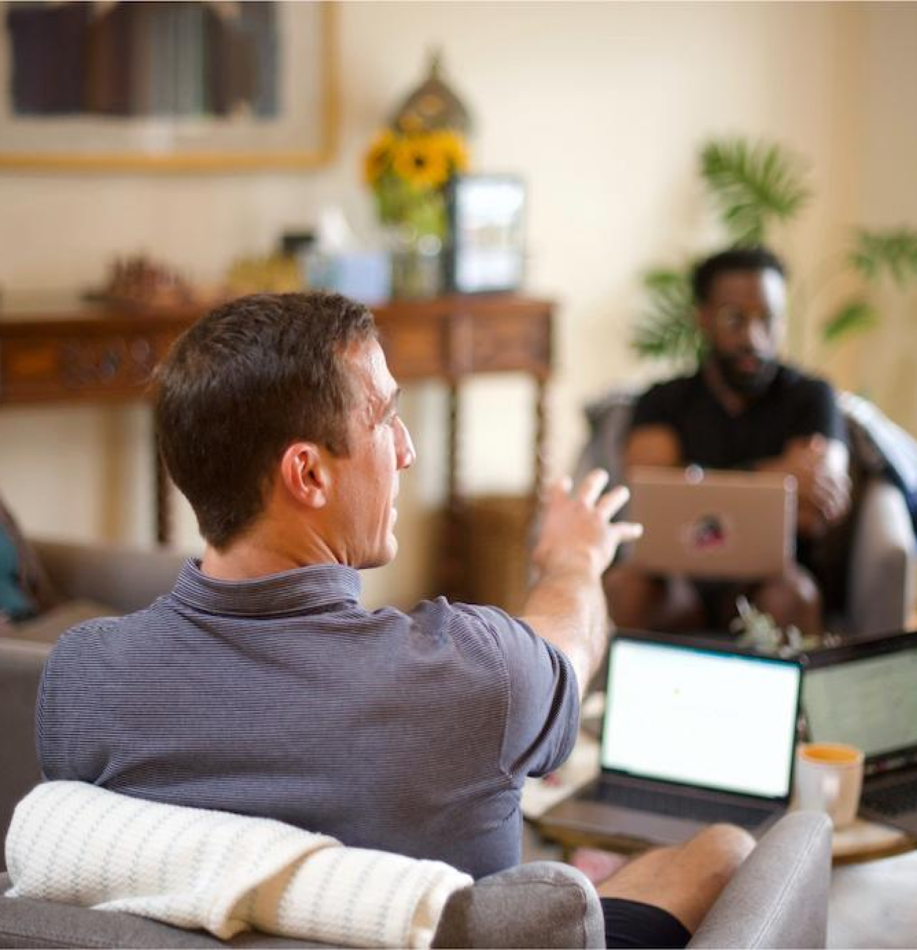 Entera leaders talking in a home
