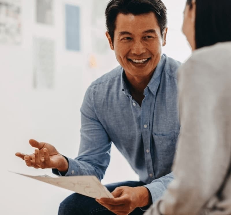 Advisor in conversation with a client
